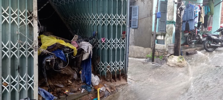 Phập phồng lo âu với những ngôi nhà cheo leo giữa núi trong mùa mưa bão- Ảnh 3. Phập phồng lo âu với những ngôi nhà cheo leo giữa núi trong mùa mưa bão- Ảnh 3.