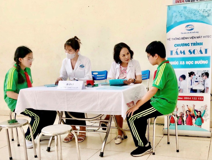 Cha mẹ nên làm gì khi con bị cận thị?- Ảnh 3.