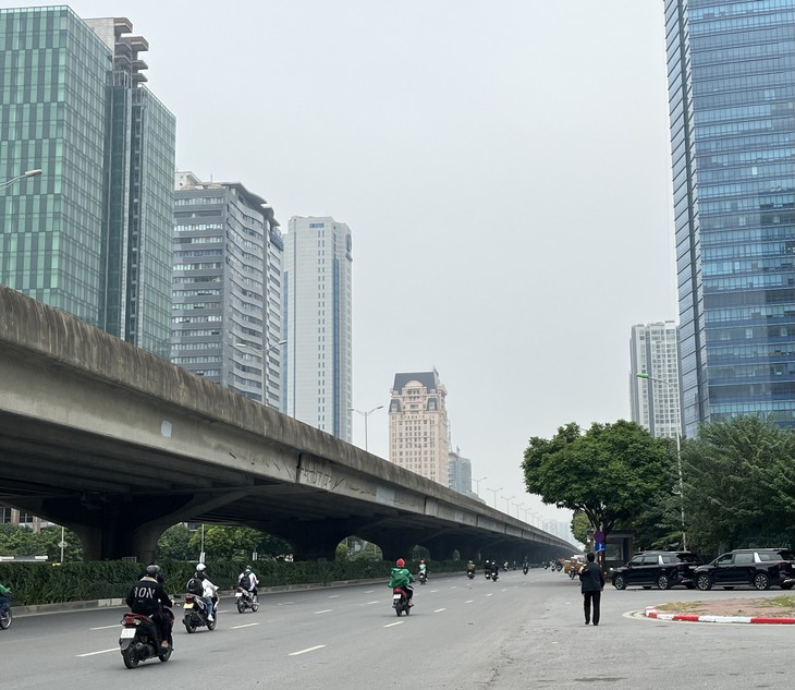Người đi bộ sang đường không đúng quy định bị xử phạt như thế nào?- Ảnh 2.