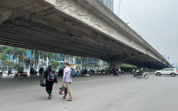 Người đi bộ sang đường không đúng quy định bị xử phạt như thế nào?