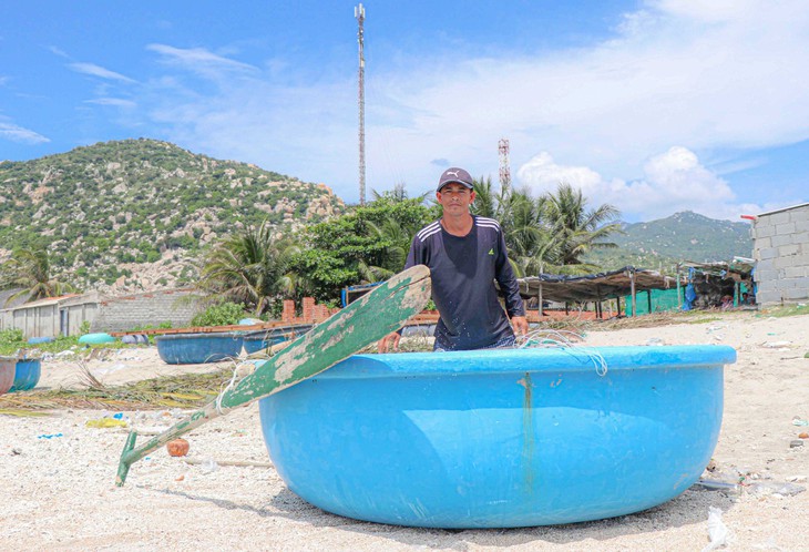 Chưa có bờ kè, hàng trăm hộ dân lo sóng biển ‘nuốt’ nhà- Ảnh 1. Chưa có bờ kè, hàng trăm hộ dân lo sóng biển ‘nuốt’ nhà- Ảnh 1.