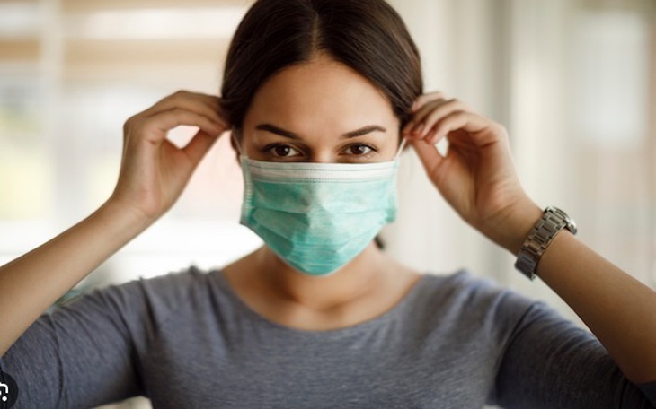 Tại sao vẫn cần đeo khẩu trang khi COVID-19 là bệnh truyền nhiễm nhóm B?