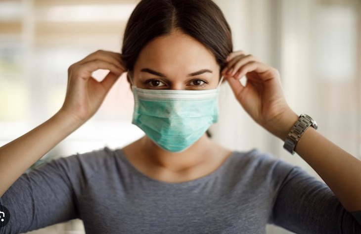 Tại sao vẫn cần đeo khẩu trang khi COVID-19 là bệnh truyền nhiễm nhóm B?
- Ảnh 1. Tại sao vẫn cần đeo khẩu trang khi COVID-19 là bệnh truyền nhiễm nhóm B?
- Ảnh 1.