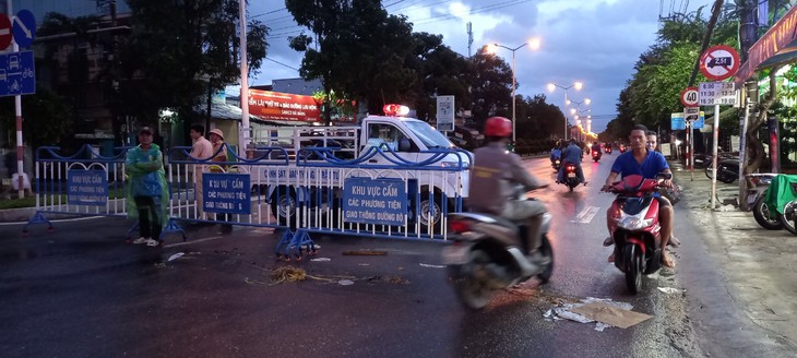 Mưa lớn, nhiều nhà ở Nha Trang bị ngập, cầu Phú Kiểng bị cuốn trôi- Ảnh 3. Mưa lớn, nhiều nhà ở Nha Trang bị ngập, cầu Phú Kiểng bị cuốn trôi- Ảnh 3.