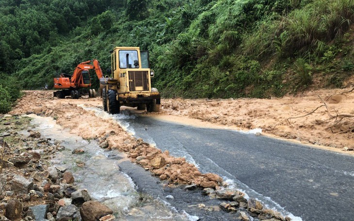 Hơn 500 hộ dân ở miền núi Quảng Nam bị cô lập do sạt lở
