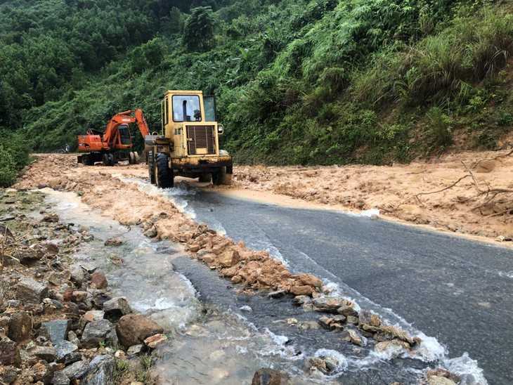 Hơn 500 hộ dân ở miền núi Quảng Nam bị cô lập do sạt lở- Ảnh 3.