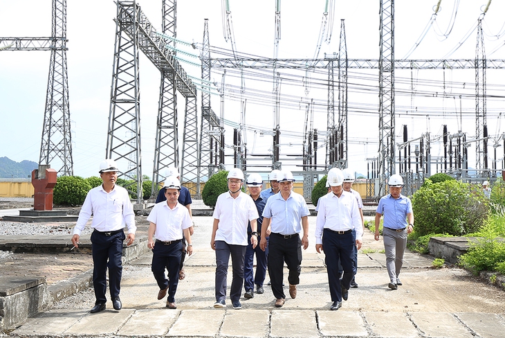 Giữ vững trục truyền tải 500kV Bắc – Nam để đảm bảo điện cho miền Bắc mùa nắng nóng- Ảnh 1.