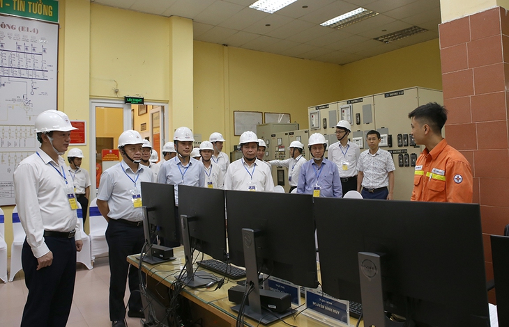 Phối hợp các lực lượng diễn tập ứng phó sự cố lưới điện truyền tải- Ảnh 2.