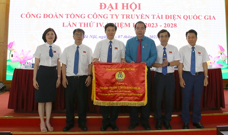 Công đoàn EVNNPT: Chung sức đồng lòng cùng EVN vượt qua giai đoạn khó khăn hiện nay- Ảnh 5.
