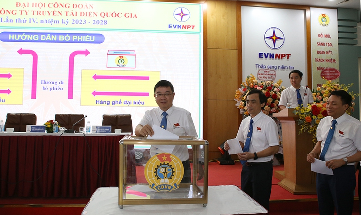 Công đoàn EVNNPT: Chung sức đồng lòng cùng EVN vượt qua giai đoạn khó khăn hiện nay- Ảnh 6.