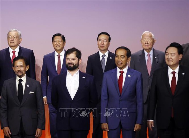 Chủ tịch nước Võ Văn Thưởng dự phiên chụp ảnh chung với các Nhà lãnh đạo kinh tế APEC- Ảnh 4.