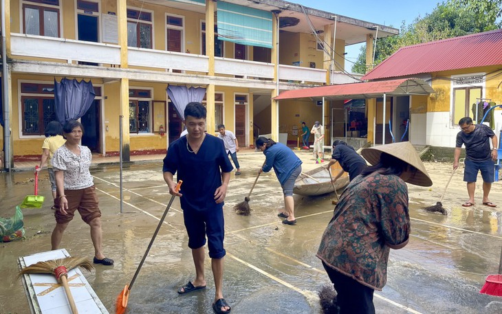 Không để mưa lũ làm ảnh hưởng hoạt động khám chữa bệnh