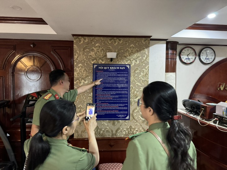 Nhà hàng, khách sạn cần tăng số biển cấm hút thuốc lá, đặt ở vị trí dễ quan sát- Ảnh 1.