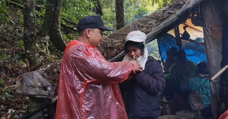 Tìm được người phụ nữ 5 ngày ngủ trên cây, uống nước suối- Ảnh 2. Tìm được người phụ nữ 5 ngày ngủ trên cây, uống nước suối- Ảnh 2.