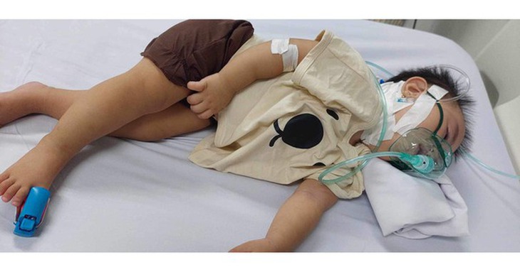 Xót thương đôi vợ chồng hiếm muộn, vừa nhận con nuôi thì con lại mắc bệnh hiểm nghèo