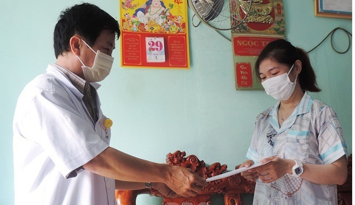 Chuyển sang nhóm B, người mắc COVID-19 điều trị tại nhà phòng lây bệnh cho người khác thế nào?- Ảnh 2. Chuyển sang nhóm B, người mắc COVID-19 điều trị tại nhà phòng lây bệnh cho người khác thế nào?- Ảnh 2.