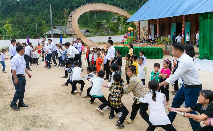 Hình ảnh xúc động của 28 thầy giáo cắm bản ở ngôi trường đặc biệt trên đỉnh Phà Cà Tủn- Ảnh 9. Hình ảnh xúc động của 28 thầy giáo cắm bản ở ngôi trường đặc biệt trên đỉnh Phà Cà Tủn- Ảnh 9.