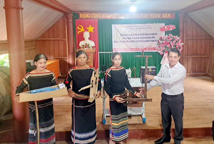 Bảo tồn nghề dệt thổ cẩm truyền thống của người Êđê tại Đắk Lắk - Ảnh 1. Bảo tồn nghề dệt thổ cẩm truyền thống của người Êđê tại Đắk Lắk - Ảnh 1.