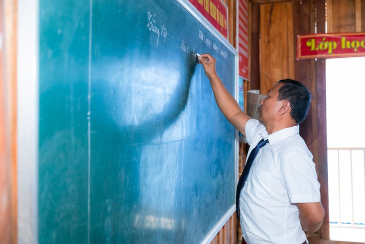 Hình ảnh xúc động của 28 thầy giáo cắm bản ở ngôi trường đặc biệt trên đỉnh Phà Cà Tủn- Ảnh 7. Hình ảnh xúc động của 28 thầy giáo cắm bản ở ngôi trường đặc biệt trên đỉnh Phà Cà Tủn- Ảnh 7.