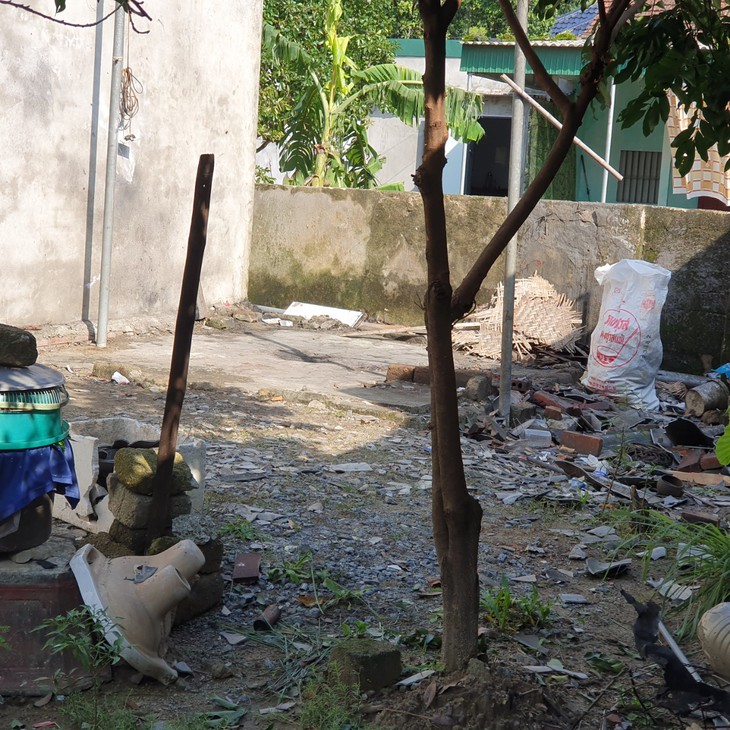 Người dân bàng hoàng khi đến hiện trường vụ nổ làm 3 người thương vong- Ảnh 1.