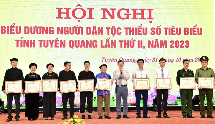 Tuyên Quang biểu dương người dân tộc thiểu số tiêu biểu- Ảnh 1.