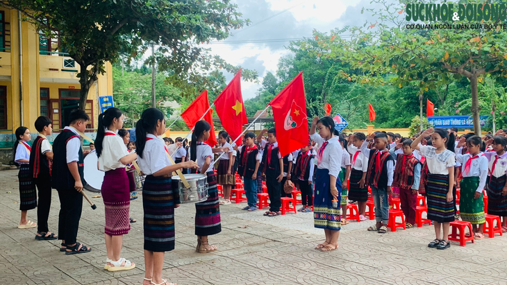 Chuyện 'trồng người' giữa đại ngàn biên viễn- Ảnh 2. Chuyện 'trồng người' giữa đại ngàn biên viễn- Ảnh 2.
