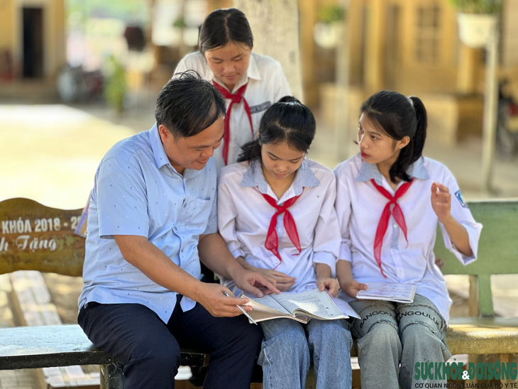 Chuyện những người 'gieo chữ' nơi 'rừng thiêng nước độc'- Ảnh 3.