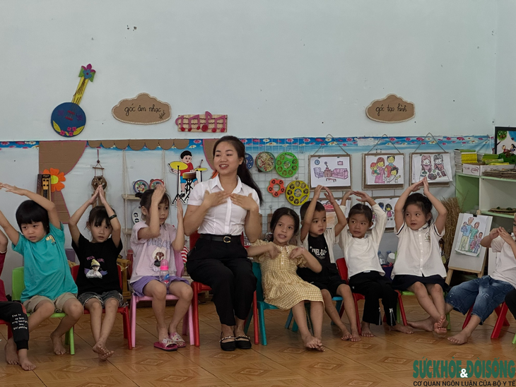 Chuyện những người 'gieo chữ' nơi 'rừng thiêng nước độc'- Ảnh 5.