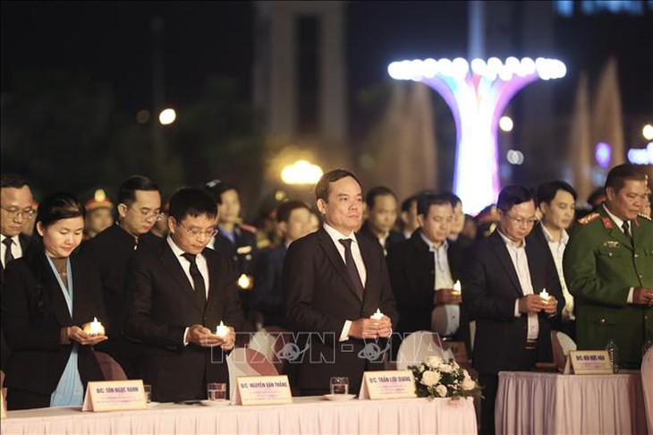 Tưởng niệm các nạn nhân tử vong do tai nạn giao thông tại Việt Nam năm 2023- Ảnh 1. Tưởng niệm các nạn nhân tử vong do tai nạn giao thông tại Việt Nam năm 2023- Ảnh 1.