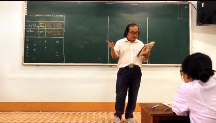 Món quà vật chất Ngày Nhà giáo Việt Nam 20/11 khiến người thầy khó xử- Ảnh 1.