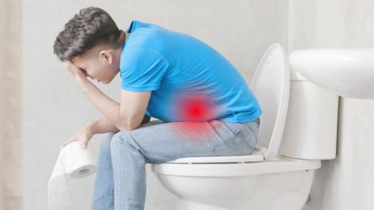 Táo bón do uống thuốc kháng sinh, khắc phục thế nào?- Ảnh 1.
