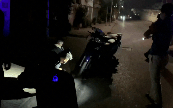 Thiếu nữ ‘thông chốt’ 141 bất thành, tông trúng CSGT