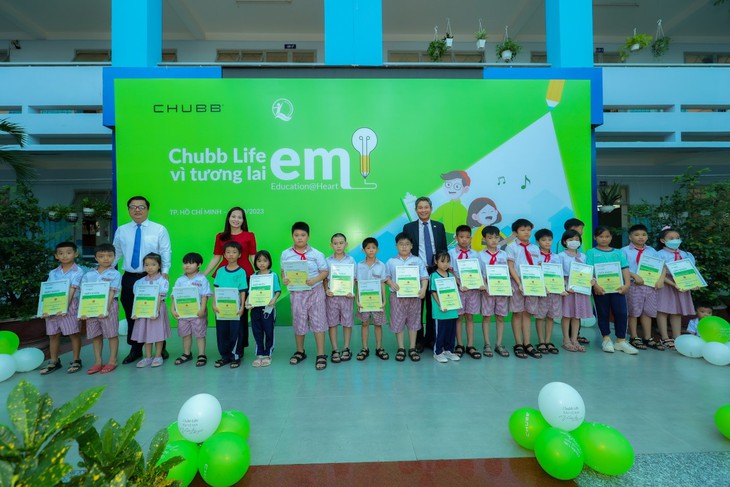 "Chubb Life vì tương lai em" mang lại niềm vui cho 2.000 học sinh tại TP. Thủ Đức - Ảnh 2.