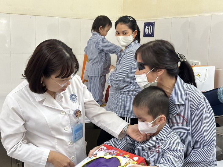 Nhiều em bé mắc căn bệnh đứng thứ 6 trong 10 bệnh ung thư hay gặp ở trẻ- Ảnh 1.