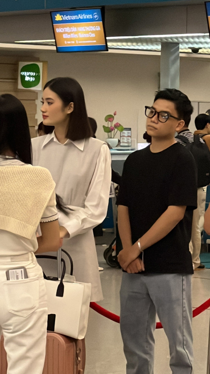 Hoa hậu không mặn mà Vbiz: Một người đẹp vừa đăng quang đã vội vã đi du học- Ảnh 5. Hoa hậu không mặn mà Vbiz: Một người đẹp vừa đăng quang đã vội vã đi du học- Ảnh 5.