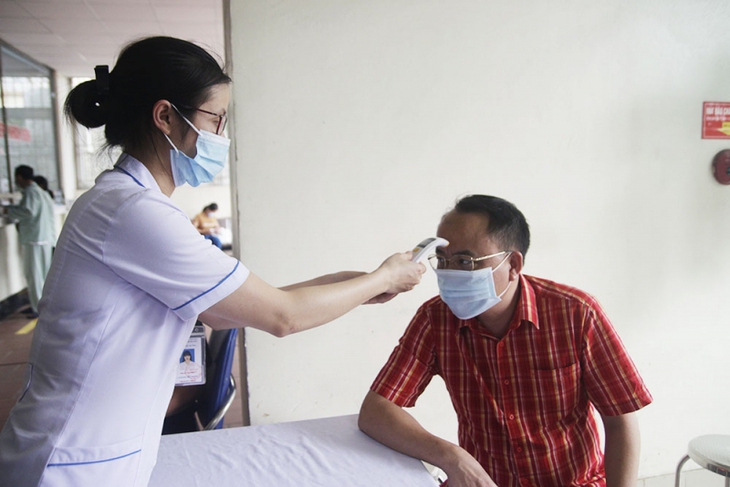 COVID-19 sang nhóm B, làm gì để phòng ngừa lây nhiễm COVID-19 tại các cơ sở khám bệnh, chữa bệnh?- Ảnh 1.