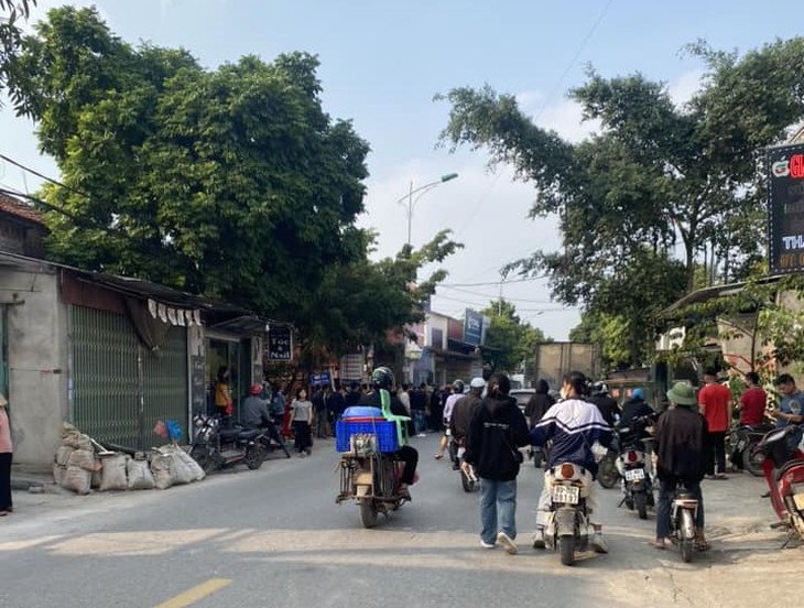 Xe tải gây tai nạn liên hoàn rồi lao vào nhà dân khiến 2 người thương vong- Ảnh 3. Xe tải gây tai nạn liên hoàn rồi lao vào nhà dân khiến 2 người thương vong- Ảnh 3.