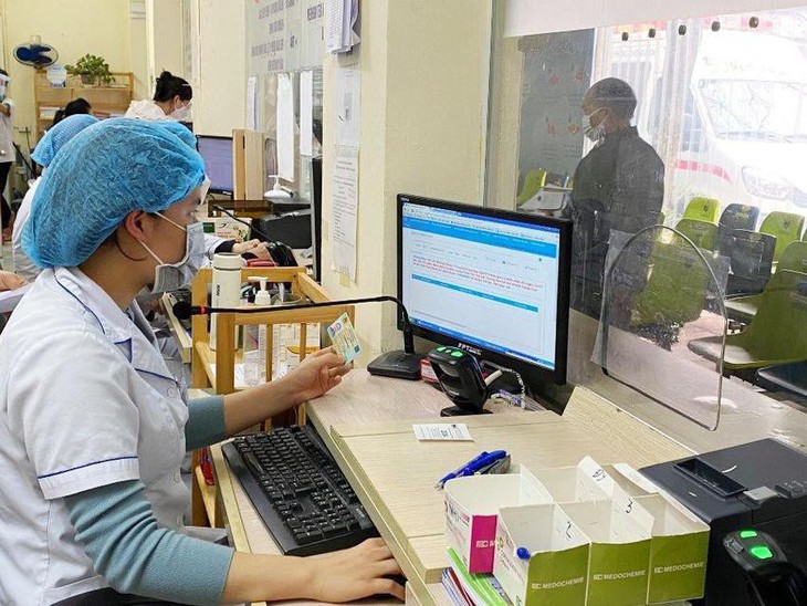 COVID-19 chuyển sang bệnh truyền nhiễm nhóm B, những ai điều trị phải trả chi phí?- Ảnh 2. COVID-19 chuyển sang bệnh truyền nhiễm nhóm B, những ai điều trị phải trả chi phí?- Ảnh 2.