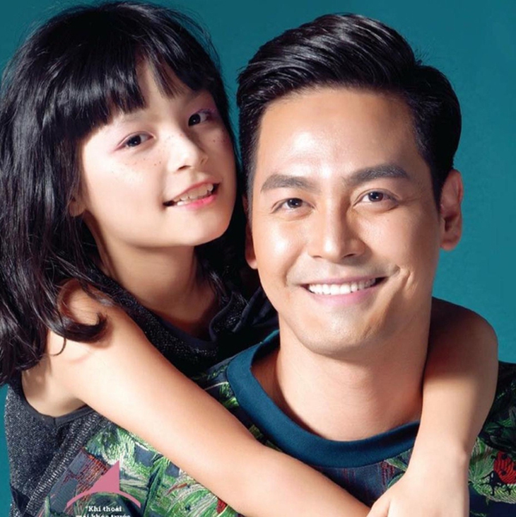 Nhan sắc tuổi 16 của con gái MC Phan Anh: Gương mặt khả ái, vóc dáng mảnh mai- Ảnh 1. Nhan sắc tuổi 16 của con gái MC Phan Anh: Gương mặt khả ái, vóc dáng mảnh mai- Ảnh 1.