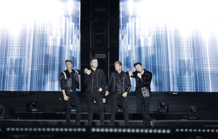Đêm nhạc Westlife bị khán giả chỉ trích, ban tổ chức xin lỗi- Ảnh 1. Đêm nhạc Westlife bị khán giả chỉ trích, ban tổ chức xin lỗi- Ảnh 1.