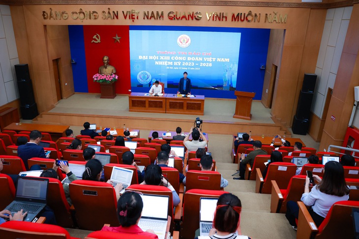 Đại hội XIII Công đoàn Việt Nam sẽ đẩy mạnh đối thoại, trọng tâm là tiền lương, thưởng cho NLĐ- Ảnh 1. Đại hội XIII Công đoàn Việt Nam sẽ đẩy mạnh đối thoại, trọng tâm là tiền lương, thưởng cho NLĐ- Ảnh 1.
