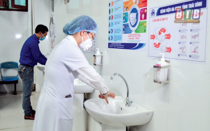 COVID-19 sang nhóm B, tổ chức thực hiện phòng và kiểm soát lây nhiễm trong các cơ sở y tế thế nào?