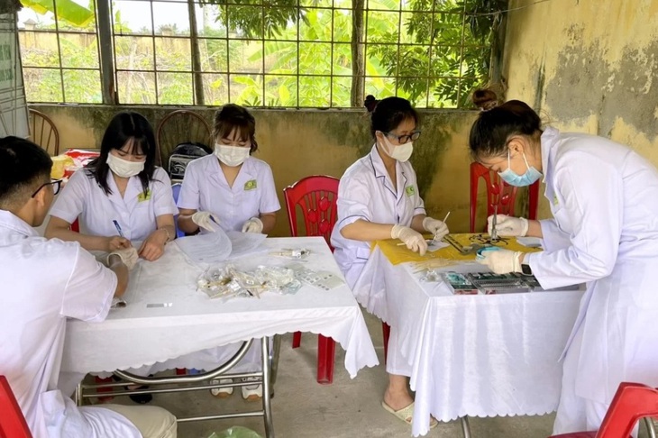 Ăn hải sản sống, hơn 50 người ở Quảng Ninh bị nhiễm sán lá gan nhỏ- Ảnh 1. Ăn hải sản sống, hơn 50 người ở Quảng Ninh bị nhiễm sán lá gan nhỏ- Ảnh 1.
