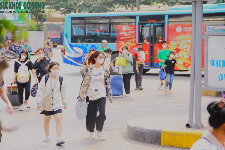 Đường bộ, đường không được yêu cầu tăng cường vận tải phục vụ nhu cầu đi lại Tết- Ảnh 2. Đường bộ, đường không được yêu cầu tăng cường vận tải phục vụ nhu cầu đi lại Tết- Ảnh 2.