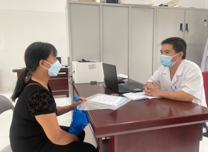 Cao Bằng: Nâng cao chuyên môn nghiệp vụ cho nhân viên y tế cơ sở đáp ứng dịch bệnh COVID-19 trong tình hình mới
- Ảnh 2.