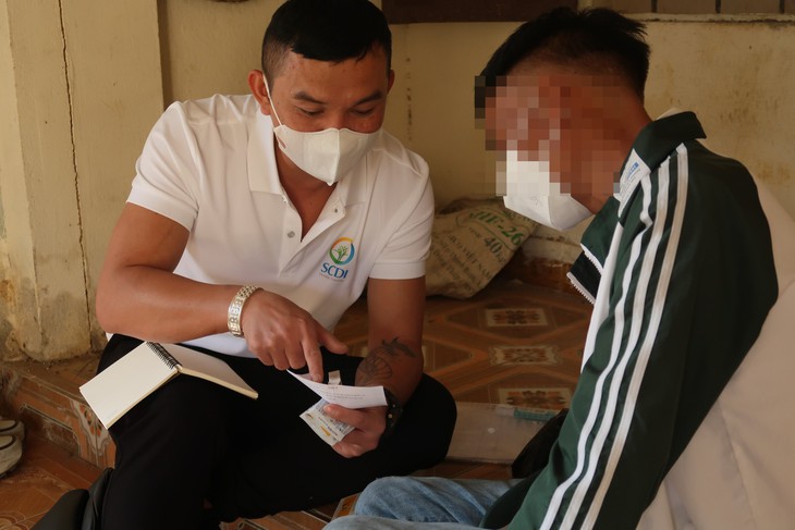 Theo chân nhóm đồng đẳng băng rừng, vượt suối giúp người nhiễm HIV ở vùng biên- Ảnh 9.