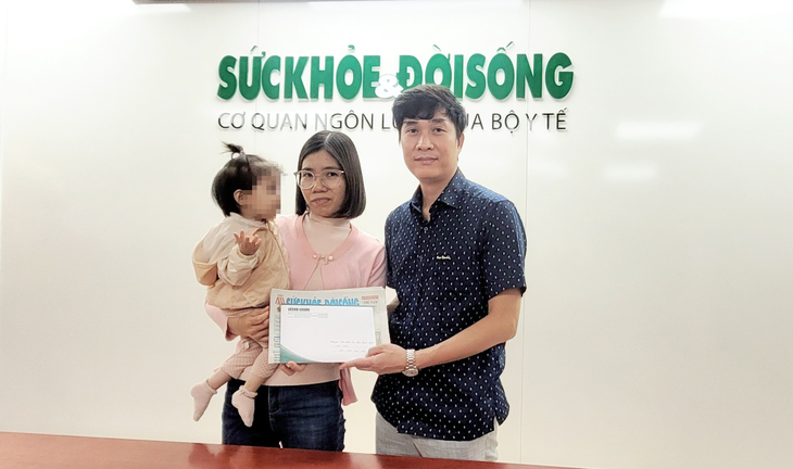 Hơn 24 triệu đồng đến với bé gái 2 tuổi chưa biết nói, biết đi vì bệnh nặng- Ảnh 2. Hơn 24 triệu đồng đến với bé gái 2 tuổi chưa biết nói, biết đi vì bệnh nặng- Ảnh 2.