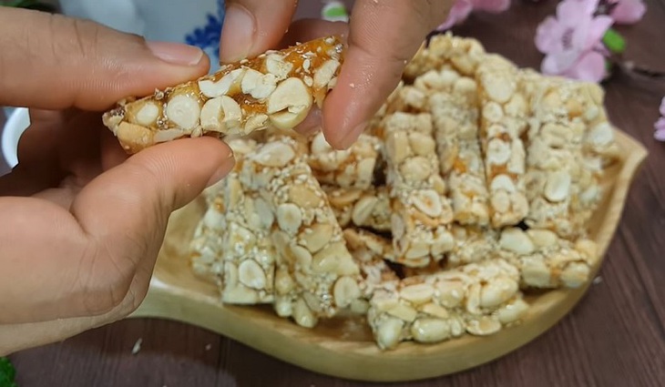 Bánh kẹo truyền thống tự làm 'hot' dịp cuối năm có đảm bảo an toàn thực phẩm?- Ảnh 1. Bánh kẹo truyền thống tự làm 'hot' dịp cuối năm có đảm bảo an toàn thực phẩm?- Ảnh 1.