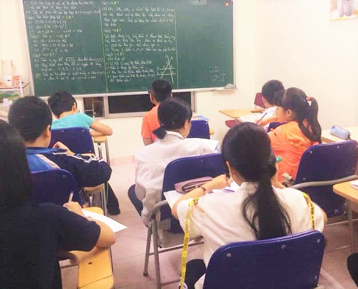 Nhiều địa phương ra quy định 'nóng' về dạy thêm học thêm- Ảnh 1. Nhiều địa phương ra quy định 'nóng' về dạy thêm học thêm- Ảnh 1.
