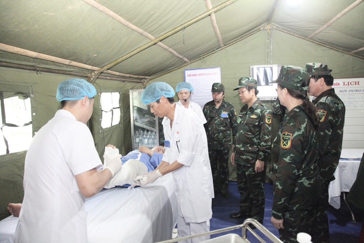 Sở Y tế diễn tập thành công Bệnh viện dã chiến trong khu vực phòng thủ tỉnh Ninh Bình năm 2023
- Ảnh 1. Sở Y tế diễn tập thành công Bệnh viện dã chiến trong khu vực phòng thủ tỉnh Ninh Bình năm 2023
- Ảnh 1.